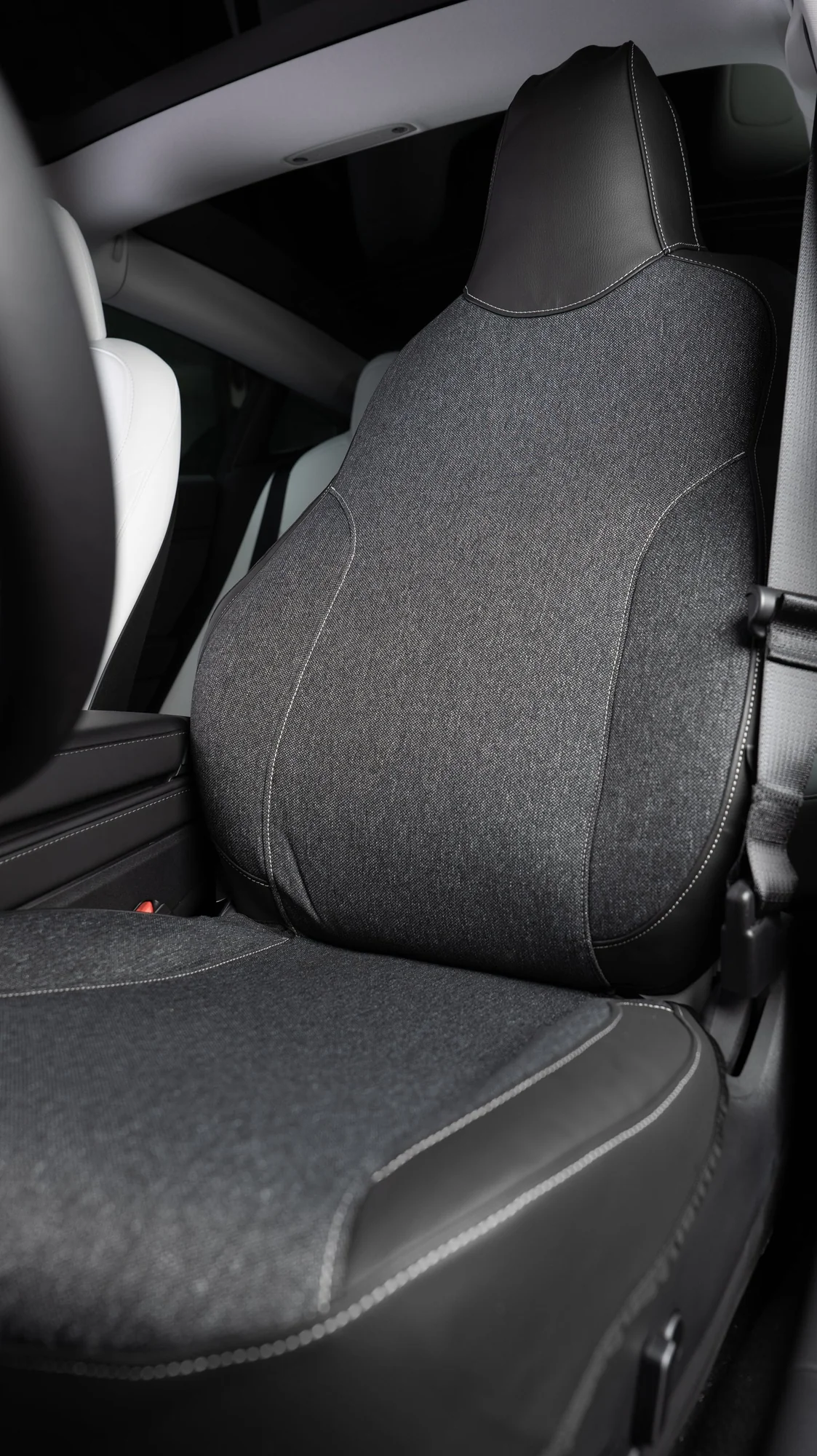 Stijlvolle, op maat gemaakte autostoelhoes voor Tesla Model 3/Y, met robuuste stof en veganleer voor optimale bescherming en comfort, waterafstotend en duurzaam.