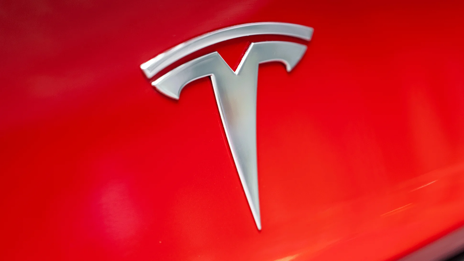 Stijlvolle matzwarte logo-emblemen voor Tesla Model Y, perfecte auto-upgrade in Nederland en België, eenvoudige installatie voor een unieke, uniforme look.