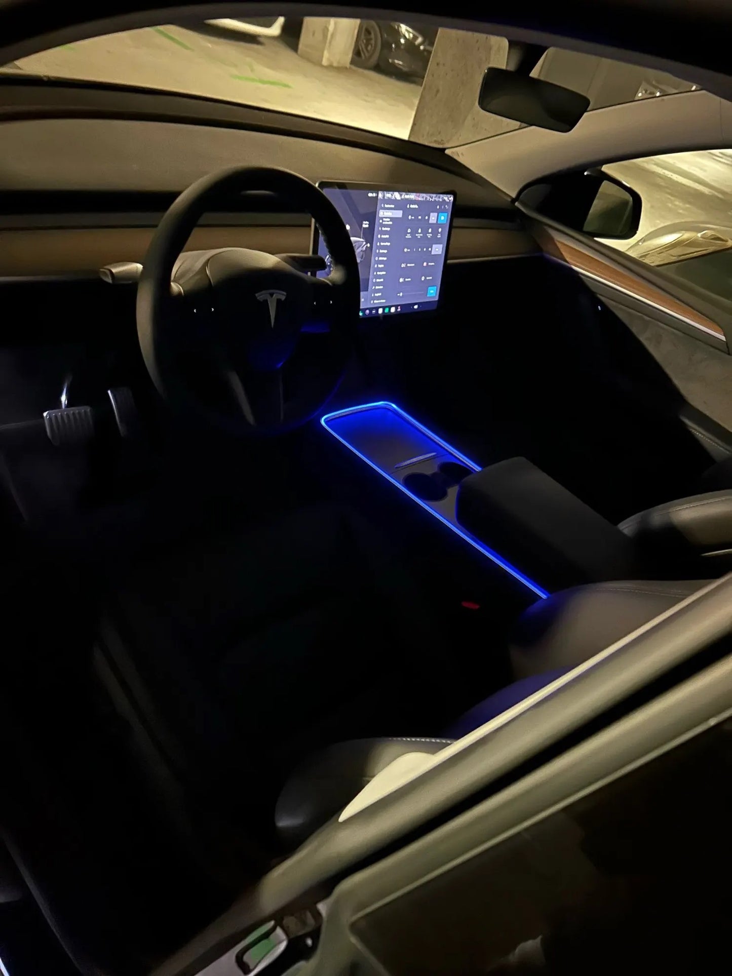 Verfijnde sfeer gecreëerd met onze Tesla Ambient Light LED-verlichting