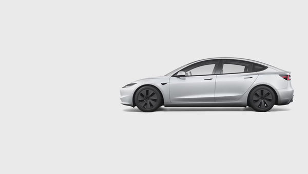 Tesla Model 3 Highland met gemonteerde wieldoppen Photon 18 inch, benadrukt het sportieve design en perfecte pasvorm.