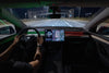 Tesla interieur bij nacht met S3XY Strip Tesla Ambient Light, kleurrijke tesla ambient lighting upgrade voor luxe en comfortabele rijervaring.