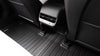 Detailopname van tesla model 3 all weather floor mats interieur achterpassagiers highland, met antislipcoating voor veilige ritten en eenvoudig onderhoud.