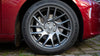 Vergelijking tussen tesla model 3/Y/S naafdoppen performance en zilver, toont de verschillen in aerodynamica en esthetiek.