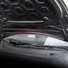 Tesla Model Y met frunk open en zichtbaar waterdichte regenbescherming in gebruik.