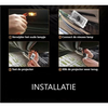 Installatieproces van de Tesla Model S/3/X/Y deurverlichting logo, laat zien hoe eenvoudig het is om de verlichting zelf te installeren zonder professioneel gereedschap.
