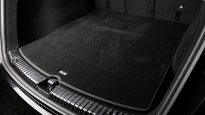 Upgrade jouw Tesla Model Y met 2befair's op maat gemaakte premium velours automatten. Luxueus design, antislip en kwalitatief hoogstaand. Bestel nu en bescherm jouw interieur.