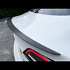 Tesla Model 3 met Carbon spoiler - Geef je Tesla een agressieve en sportieve look met deze duurzame Carbon spoiler.