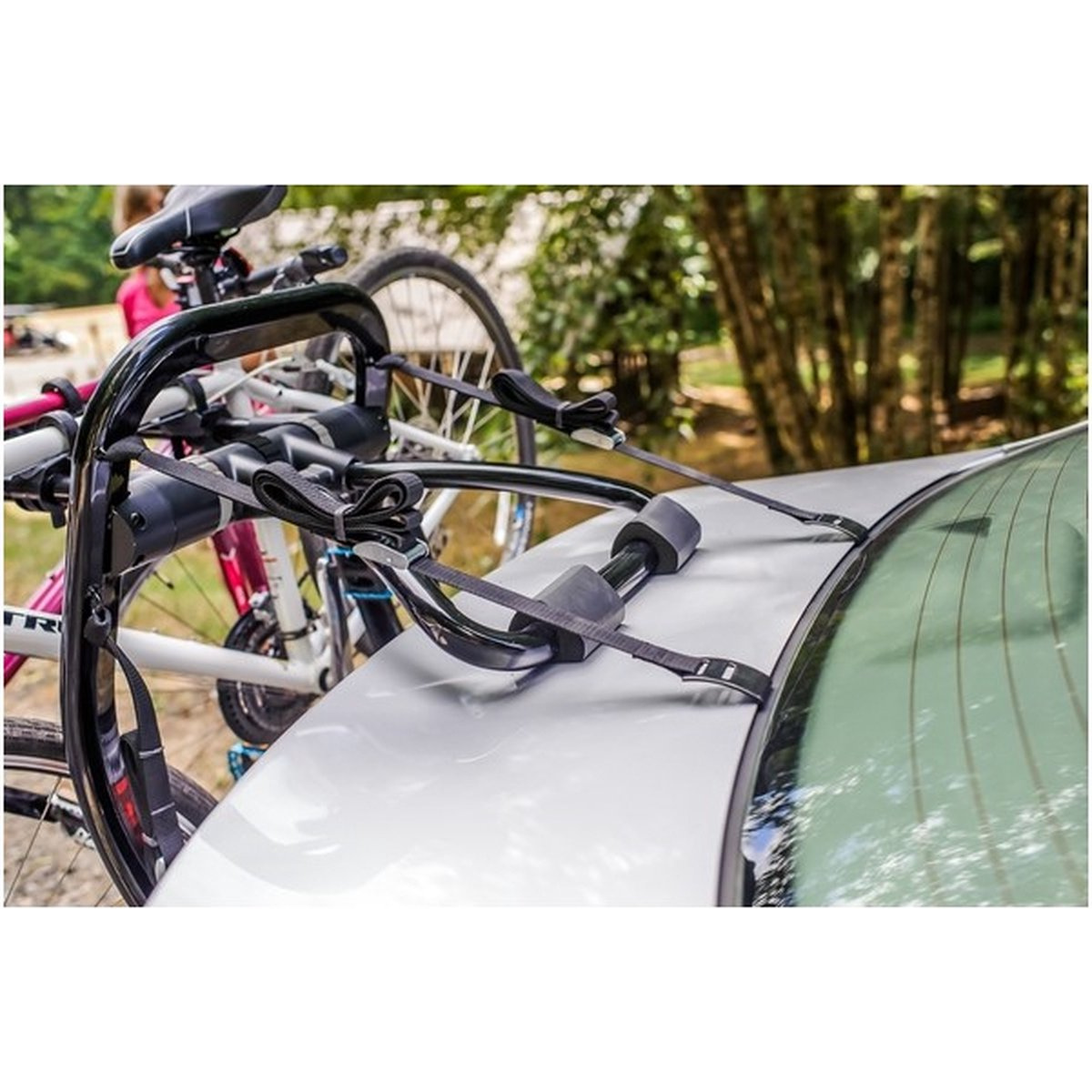 Tesla Fullback 3 Fietsendrager Yakima Kofferbak Fietsdrager 3 electrische fietsen Auto Fietsendragers Accessoires